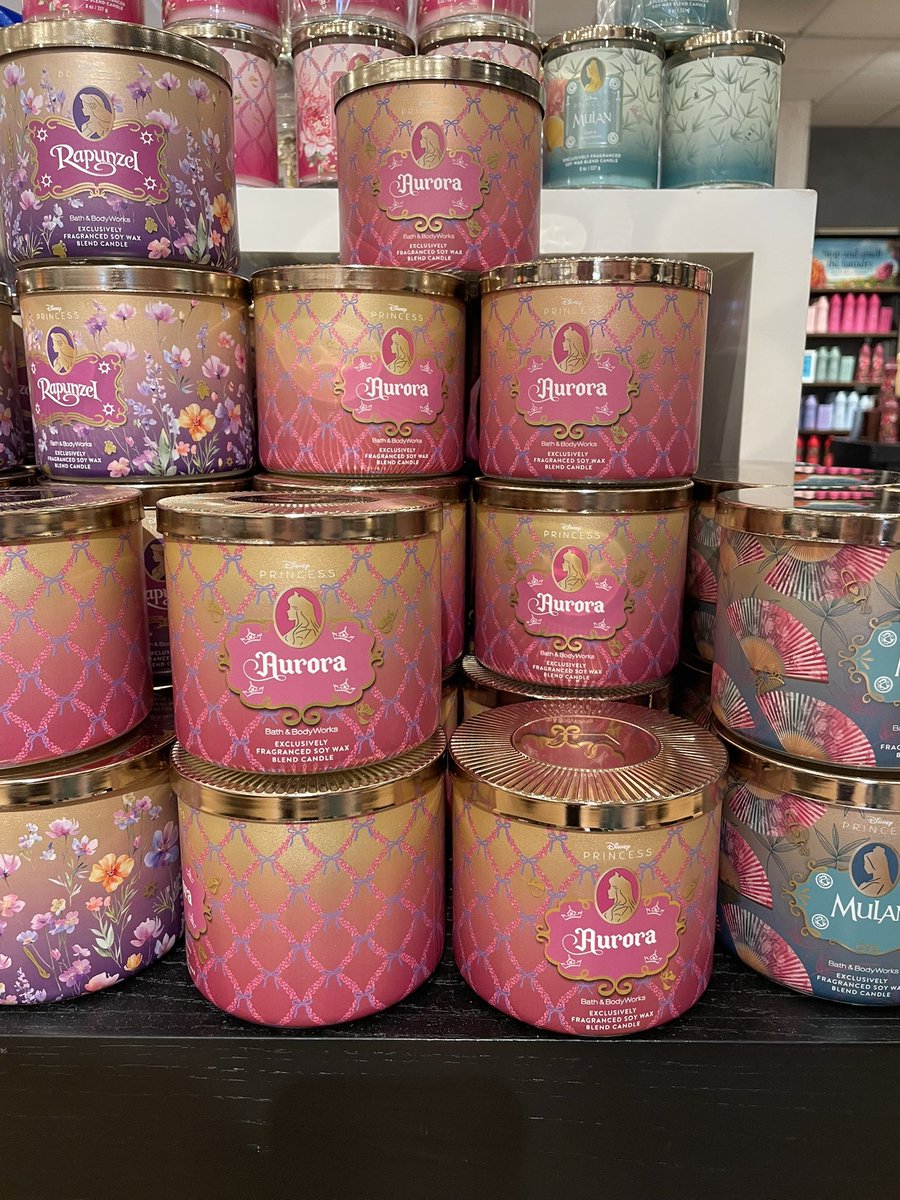 _SailorVera_'s tweet photo. Saw two of my faves out in the wild today https://t.co/hcgwrV3ktY