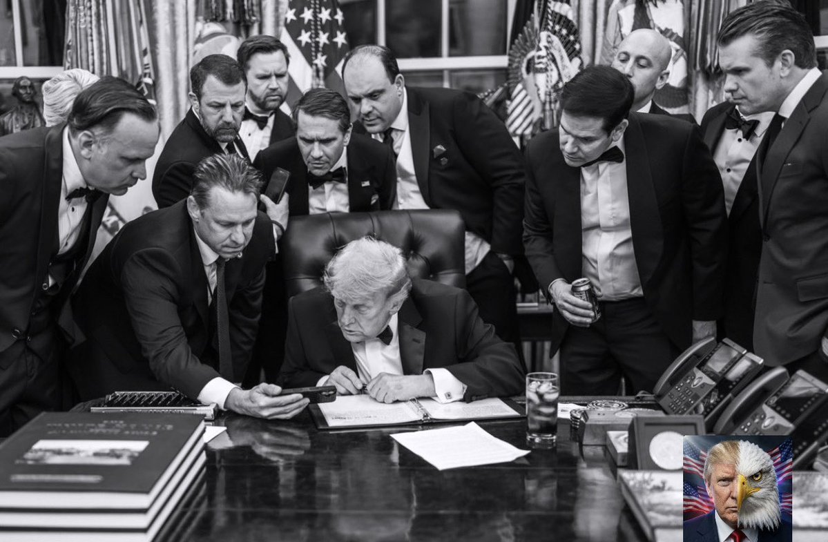 FavePresident's tweet image. 🚨 JUST IN. A powerful image shows President Trump back in the Oval Office at 10:15PM after an assassination attempt, immediately reviewing what happened with his team around him. Rubio, Hegseth, Vance, Miller all there. No pause, straight back to work. That moment says