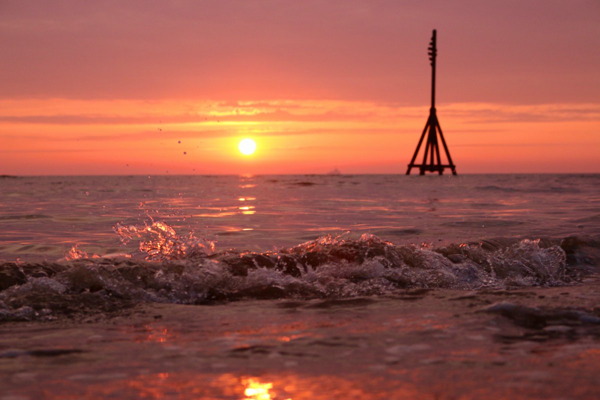 snapandgo222's tweet image. Cloudy and a mist rolling in but pleasant enough on the #Sefton coastline #sunsets #seascapes @itvweather