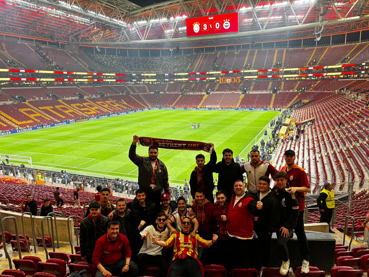 uAUNIBeykent's tweet photo. TÜM SARIŞINLARI KAPARIM..! 🐥 @Fenerbahce 

#ultrAslanUNI #uAUNIBEYKENT https://t.co/PC5IqizHJg