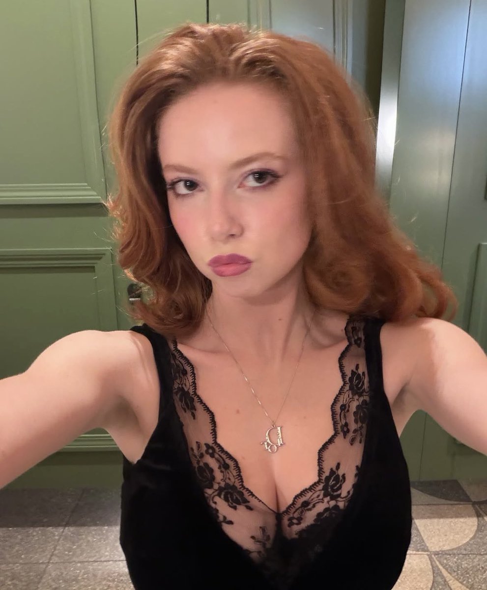 SiobhanSlays's tweet photo. #SeductiveSunday #SlayerSunday https://t.co/WuvPnxawPV