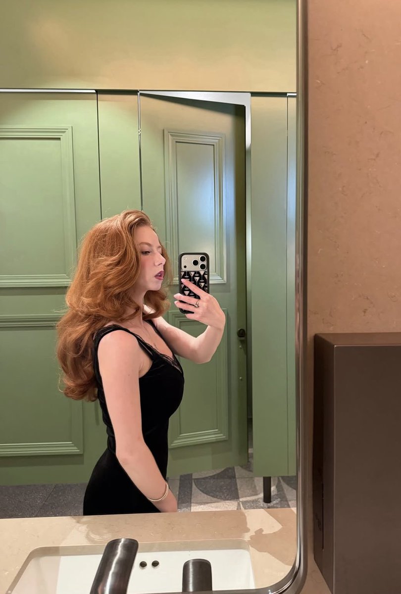 SiobhanSlays's tweet photo. #SeductiveSunday #SlayerSunday https://t.co/WuvPnxawPV