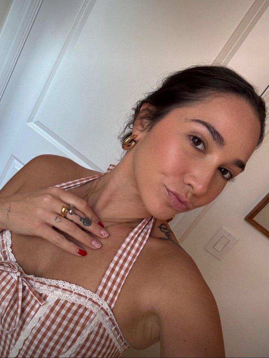 Isabella Davis tweet media