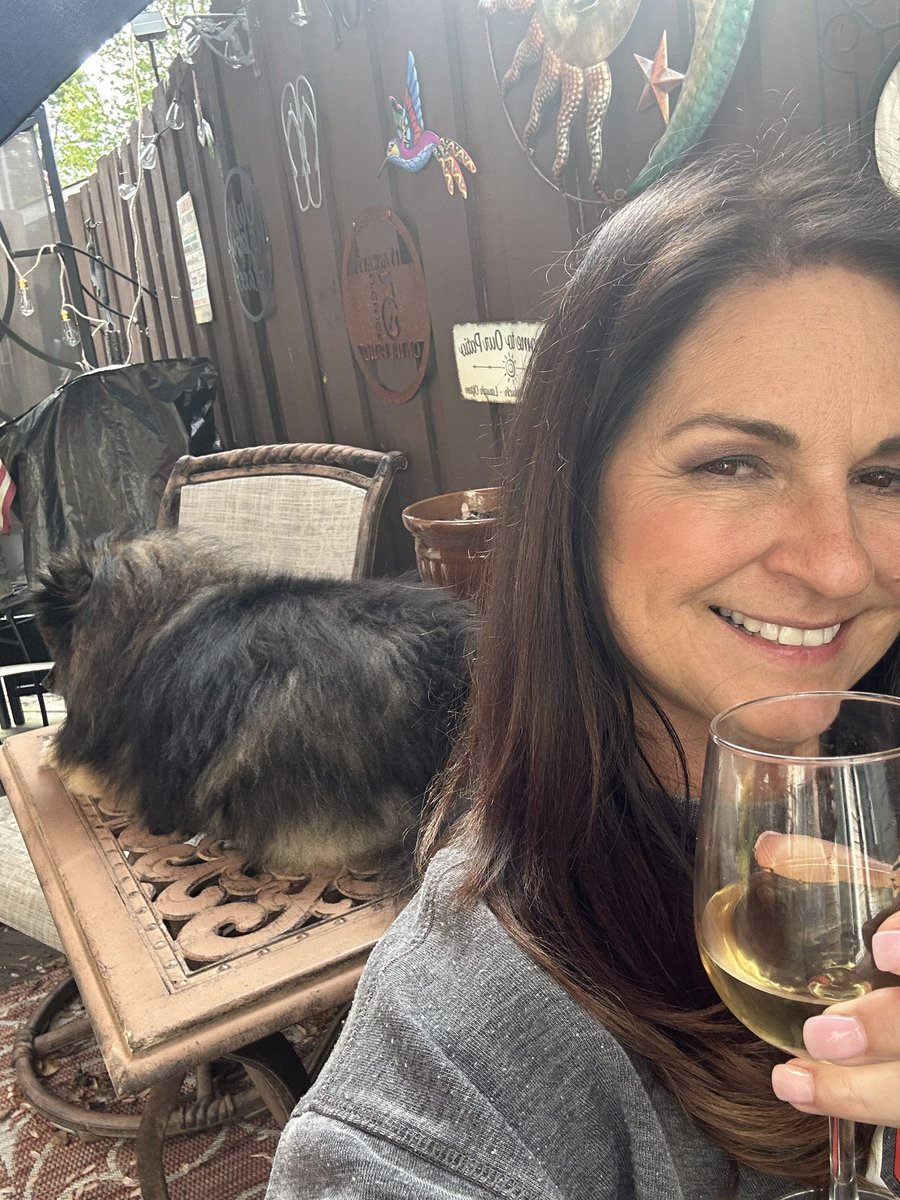 MaryEllenPannWx's tweet image. Current vibe! 🍷🐾  It feels nice out and the sun is poking through the clouds. ☀️

#barkley #wine #winevibe #furryfriendsforever #furrypal #truebestfriend #pomeranian #mamasboy #chill #chillmusic  #wineoclock