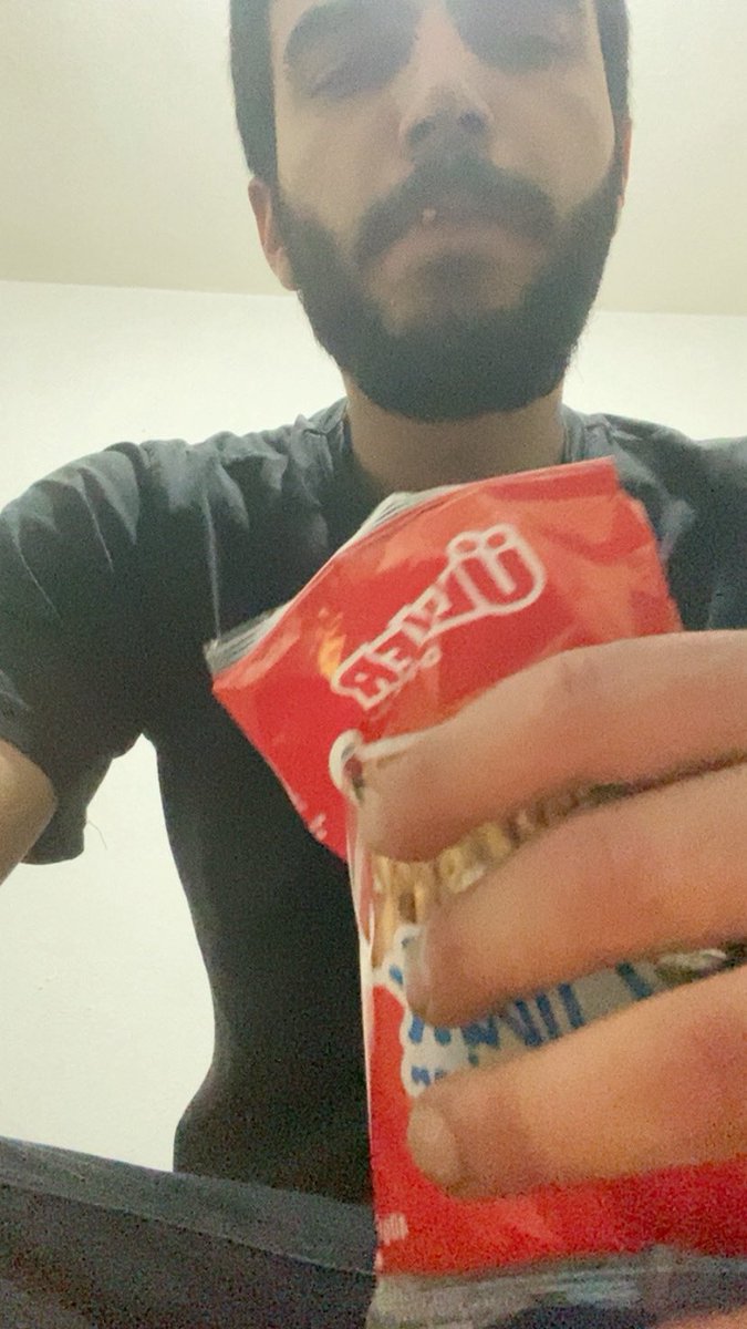eskibiira's tweet photo. Süper markette 3 liraya almadığım krakeri  tekel bayi 20 liraya yapıştırınca bennn https://t.co/bENJgNdnDg