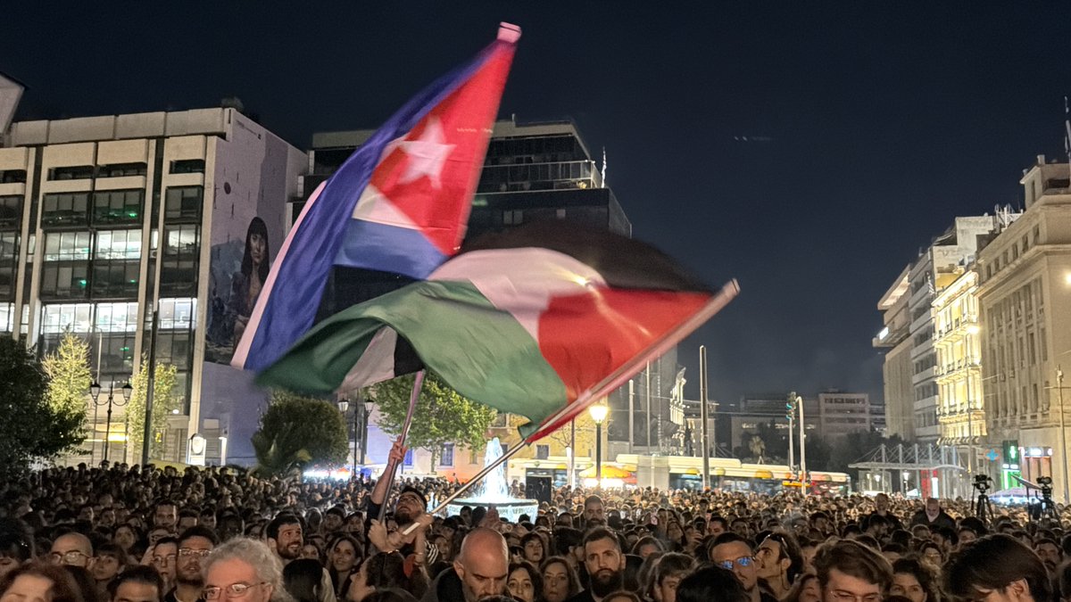 chris_avramidis's tweet image. Κούβα και #Παλαιστινη μαζί 
Και χιλιάδες άνθρωποι στα Προπύλαια για αλληλεγγύη 

#antireport