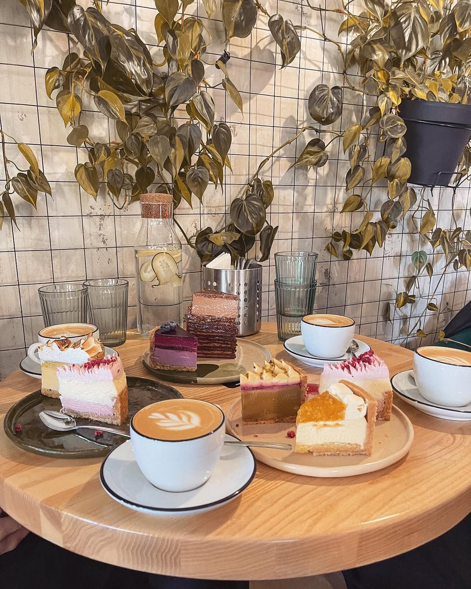 yulia_irl's tweet image. Living intentionally. It’s all about creating a life you love while making the world a little brighter. 🕊️💛#manifestation #selflove #inspire #aesthetic