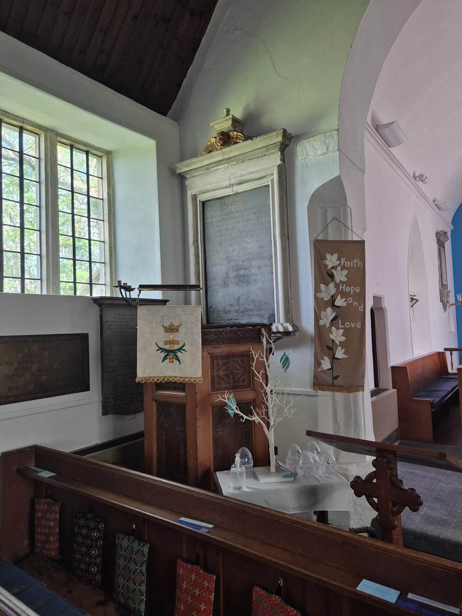 TheHistoryMouse's tweet image. By chancel arch, north #StMarySaltford #Somerset for #SundaySermons

A more modern assemblage of recycles C17 panels but nonetheless a rather fine place to preach