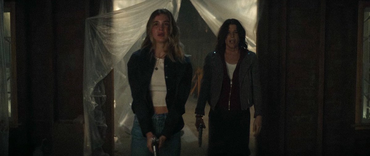 lucyfpv30's tweet image. my favorite final scenes right after each Ghostface dies… the silence, the aftermath, the survivors still standing 🔪 #Scream