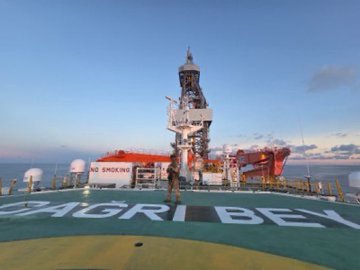 guleedmadax10's tweet image. #PICTURES: Ciidanka wadajirka ah ee Soomaaliya iyo Turkiga ayaa sii wada ilaalinta iyo roondada markabka qodista Çağrı Bey oo howlo ka wada biyaha Soomaaliya.