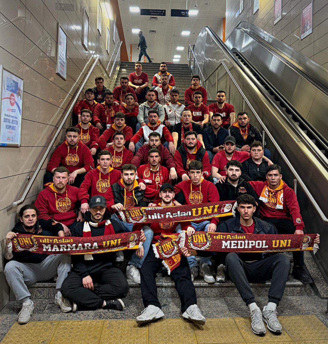 uAUNIMedipol's tweet photo. İŞTE BÖYLE HER SENE BÖYLE!

Galatasaray’ımızı fenerbahçe karşılaşmasında yalnız bırakmadık. 

#ultrAslanUNI  #uAUNIMedipol https://t.co/PG7ImUYSgV