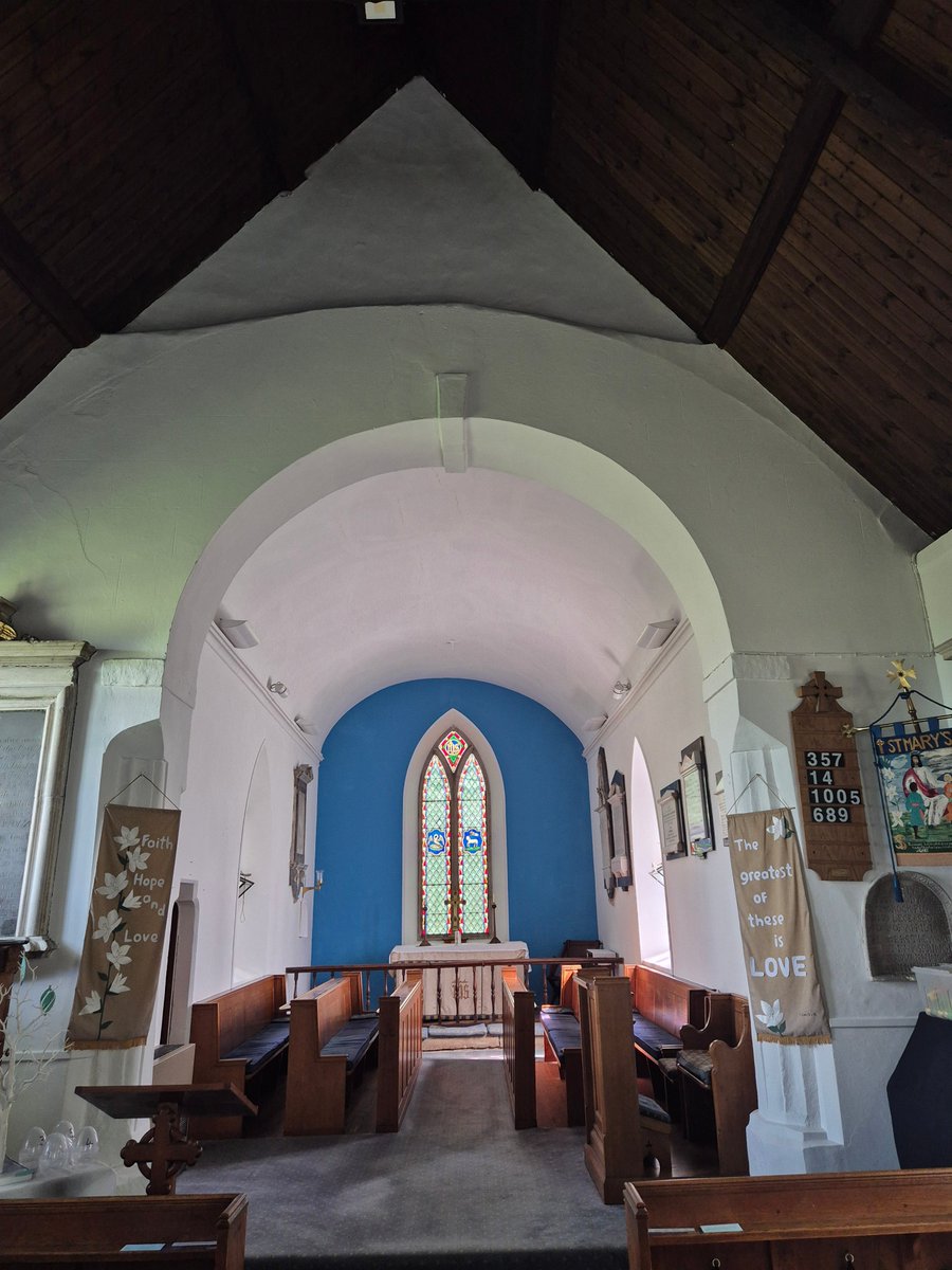 TheHistoryMouse's tweet image. Tell me you're a reconstructed C17 arch without telling me....

The arch sits on medieval responds and bases all of which are lightly lime plastered and washed
#StMarySaltford #Somerset for #StoneworkSunday #SundayStonework