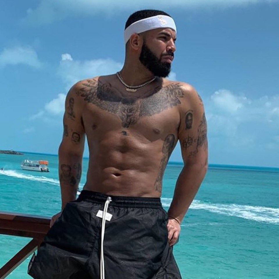 Drake sempre com o shape em dia!