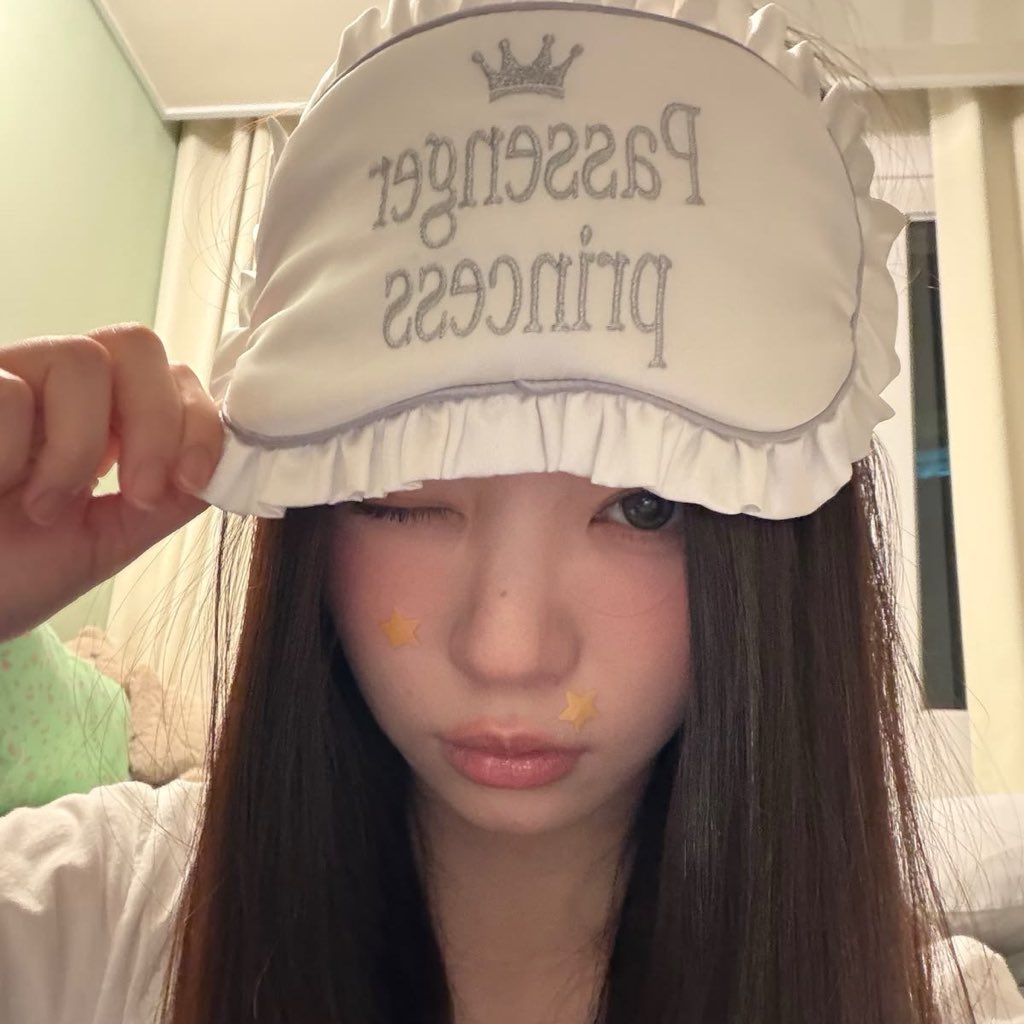 sol 𝜗ৎ (@cchwrryz_) / Posts / X