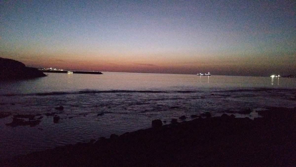 0211tetsuro's tweet photo. 今朝の与那原町の風景　

#沖縄 #風景 #沖縄移住 #与那原町 #日の出 https://t.co/lYVkPy1odG