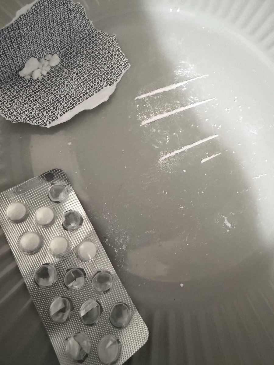 S💊U💉S💨Y tweet media
