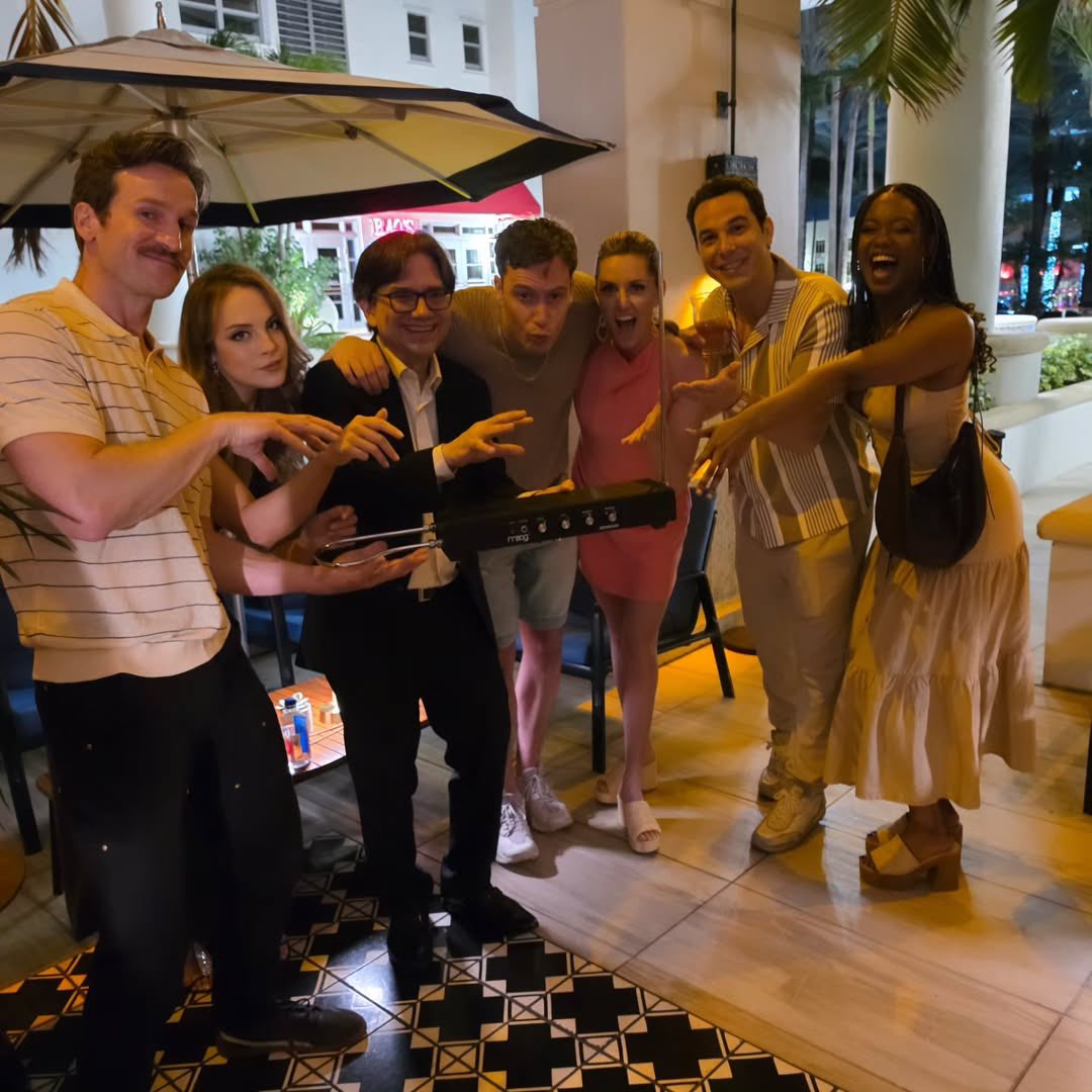 Liz Gillies via @/darrylkubian’s Instagram 📸