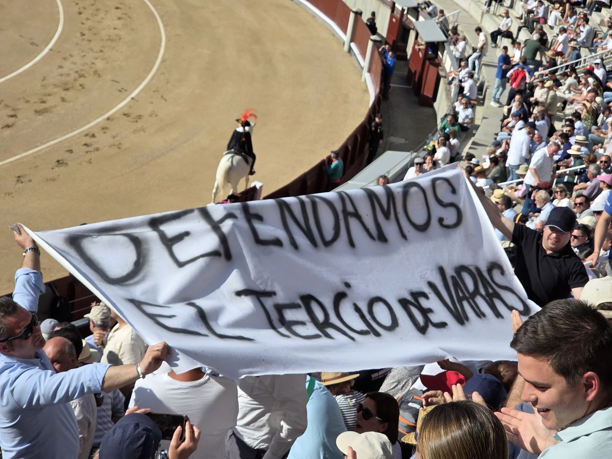 DavidCastuera's tweet photo. ¡Defendamos el tercio de varas!
@ATorodeMadrid https://t.co/JHcgOwzYwQ