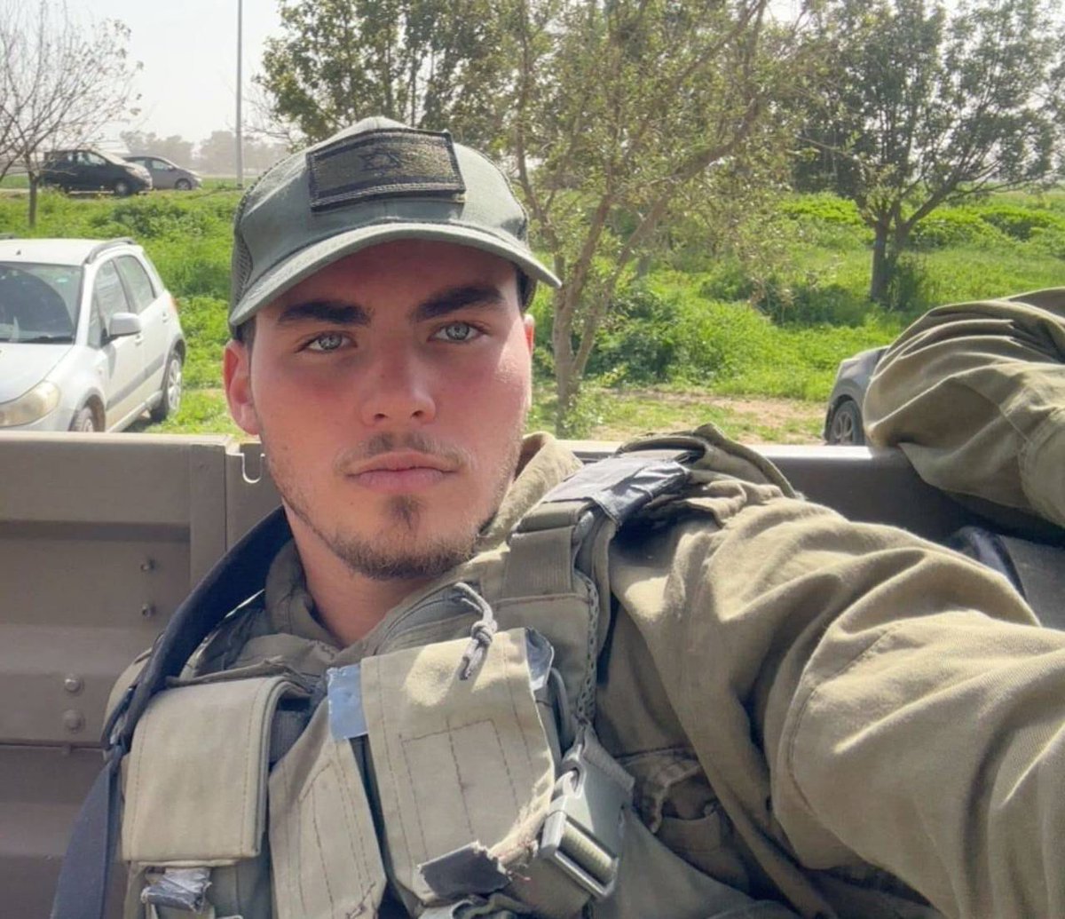 naftalibennett's tweet photo. הלב כואב עם הבשורה המרה על נפילתו של סמל עידן פוקס ז"ל, בן 19 מפתח תקווה, לוחם בגדוד 77.
עידן יצא להגן על כולנו ונפל בקרב בדרום לבנון.

תנחומיי למשפחה על האסון הכבד.
יהי זכרו ברוך. https://t.co/wU20JTDOC1