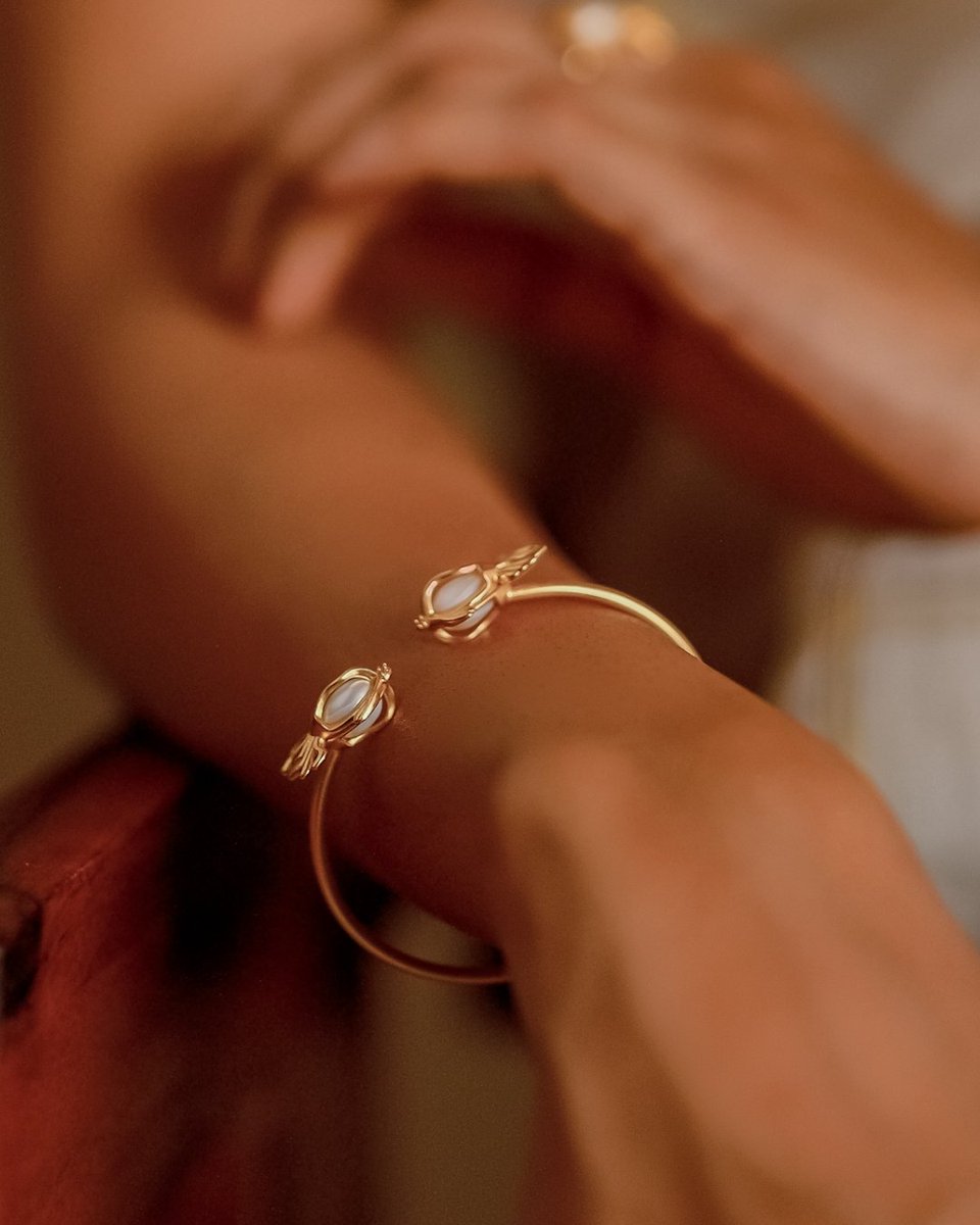 TribeByAmrapali's tweet image. The Amara Collection is our love letter to the sea. It’s soulful, quiet jewelry designed to be a piece of the water you can take with you everywhere.

tribeamrapali.com/amara?pg=1

#TribeAmrapali #SilverJewellery #Silver925 #goldplatedjewellery #ArtisanalJewellery