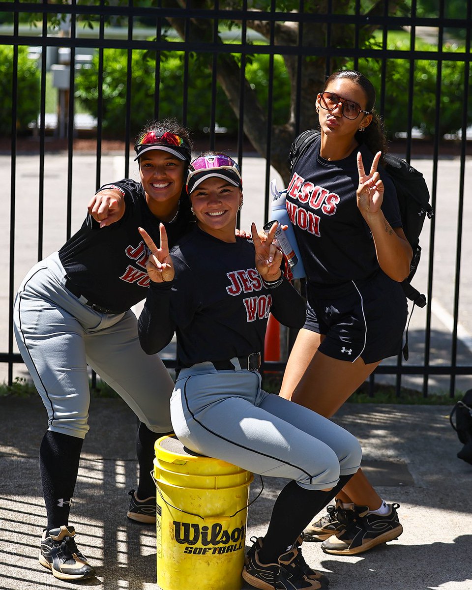 GovsSB's tweet photo. Govs in the house! 🎩🥎

#Team41 | #LetsGoPeay https://t.co/dJ7qpHyHby