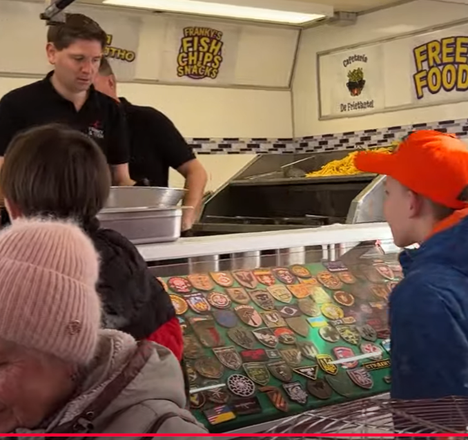 Deze politicus van D66 verheerlijkt  op 1 maart 2024 in het bijzijn van de frietbakkers uit Brabant SS symbolen  en heeft zich niet gedistantieerd van deze actie. Duidelijk zichtbaar  staat de heer Paternotte in een film op youtube achter  SS symbolen friet uit te delen.  Het