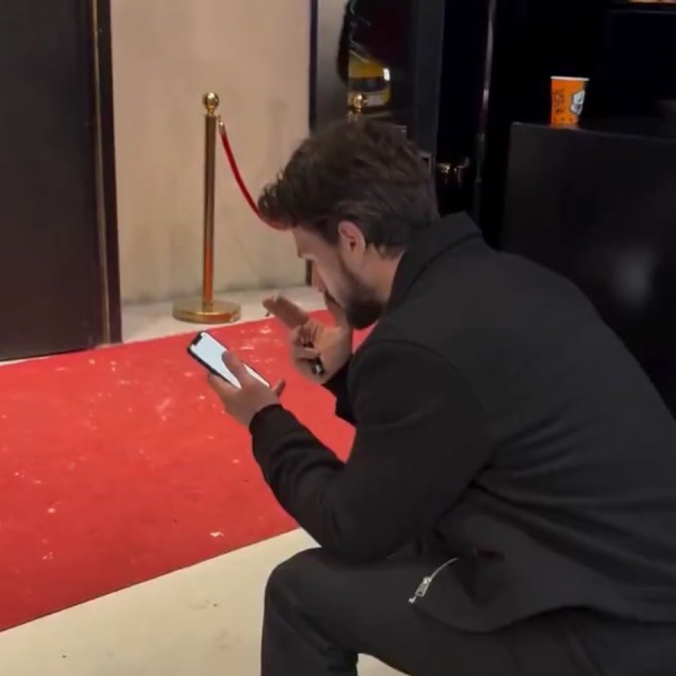 𝜗𝜚mina tweet media