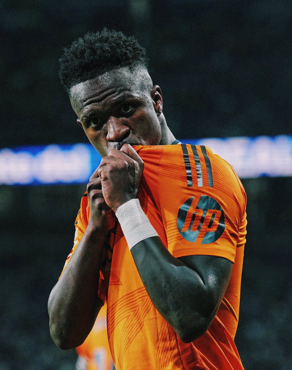 (fan) REAL MADRID FANS 🤍 tweet media