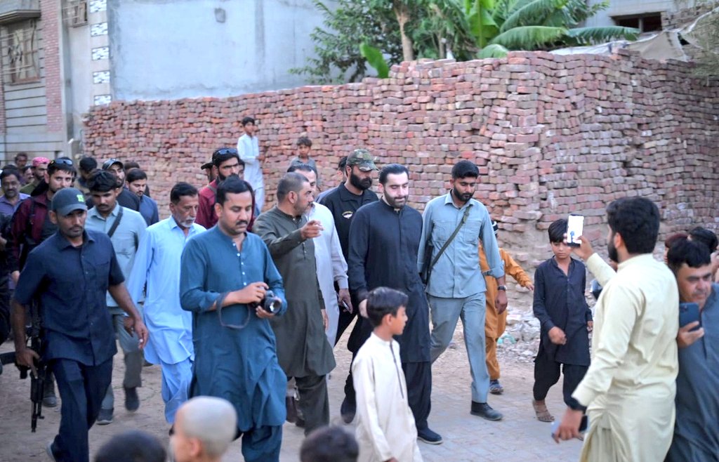 SajjadDetho3's tweet photo. پاکستان پیپلزپارٹی کے رہنما راول شرجیل میمن نے پی ایس 61 میں مختلف برادریوں سے اظہار تعزیت وفاتحہ خوانی کی اور لواحقین سے دلی ہمدردی کا اظہار کیا
@rawalsharjeel

@BBhuttoZardari
@sharjeelinam https://t.co/wcIkWvjEe6