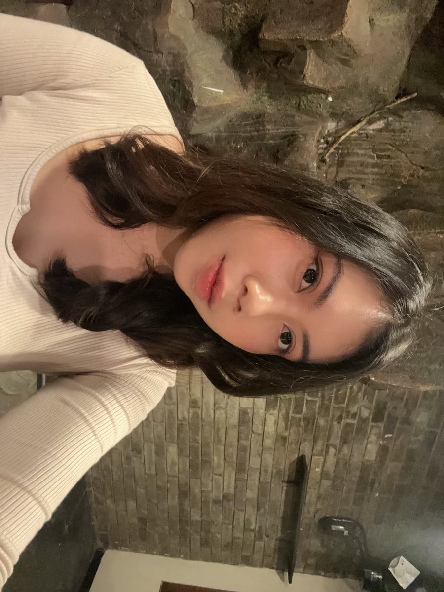 amtyra_'s tweet photo. Kadang ngrasa lebih suka berponi, tp poni gw susah diatur😭 https://t.co/RNEdKD9MbQ