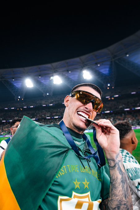 مؤسس الكاريزما 
<a href="/ibanez41oficial/">Roger Ibañez</a>