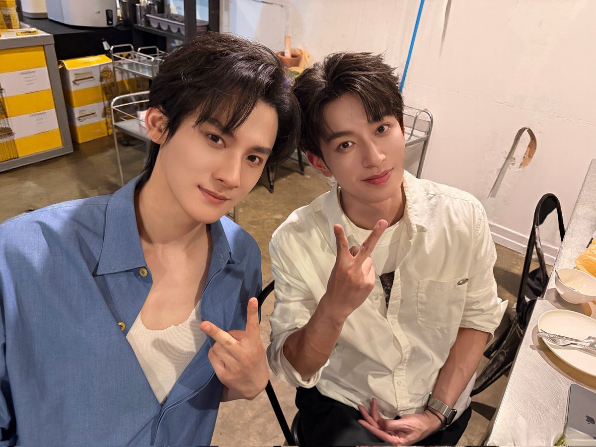 the "soulmates look alike" theory is hitting so HARD right now. just look at jiangli, their face cards and smiles are perfectly matched 🥺🥺🥺