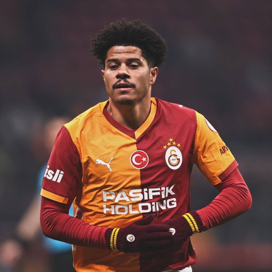 bosunatiklama's tweet photo. Gabriel Sara: "Benim için dünyanın en büyük derbisi Galatasaray-Fenerbahçe derbisi." https://t.co/Z1Iwvt0tWY