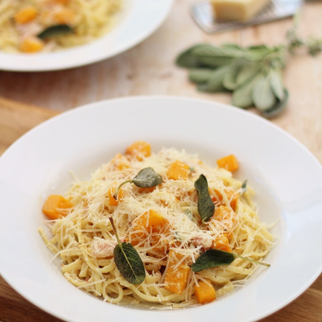 easypeasyfoodie's tweet image. Sweet roasted pumpkins, salty bacon, earthy sage and a garlicky cream sauce all wrapped round linguine pasta…this Bacon, Sage and Pumpkin Pasta will have you licking the plate and wishing you ... bit.ly/2Fc27v3

#easyrecipes #midweekmeals #familydinners #easypeasyfoodie