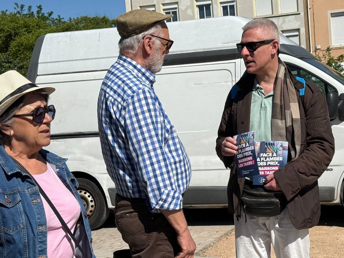 Cecile_Patout's tweet photo. Grâce aux militants ce matin, le #RN a redit aux habitants de #Oullins-#PierreBenite sa volonté de faire baisser les taxes sur le carburant. Les Français sont au bord de l'asphyxie, leurs entreprises avec eux.
Merci et bravo à eux! https://t.co/TIsgBbkgsJ