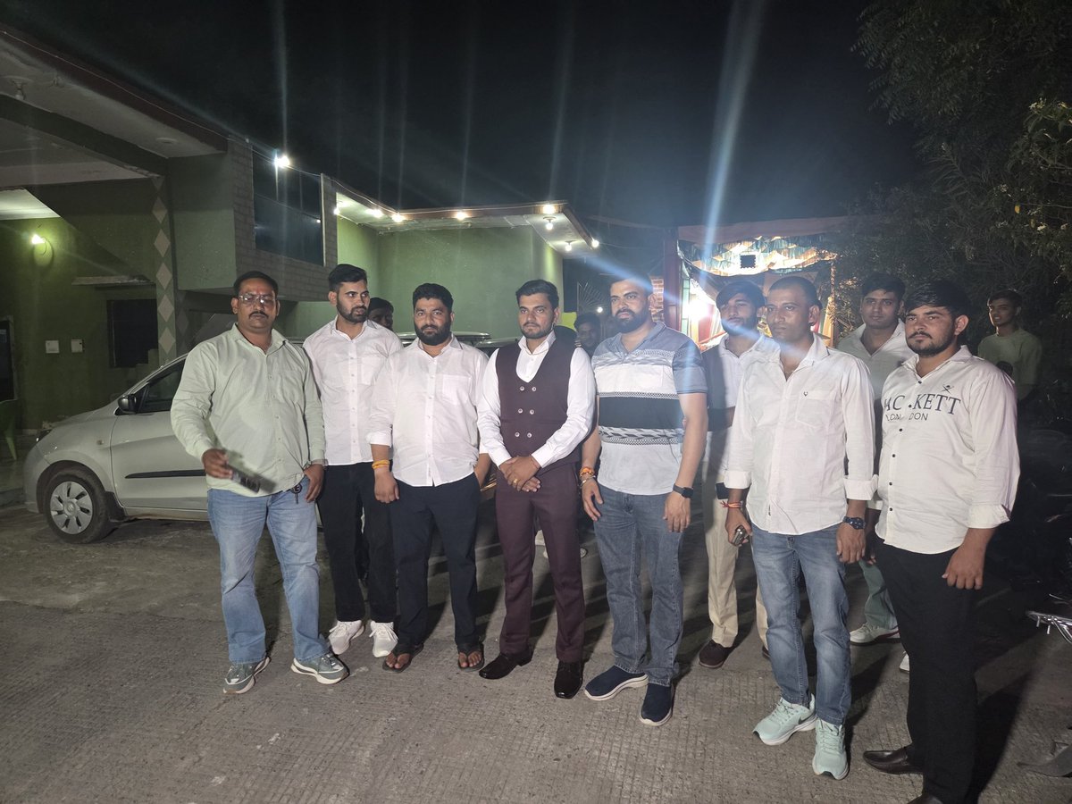 छोटे भाई Saurabh Thakur जी को लगन सगाई की शुभकामनाएं प्रेषित की व सभी मित्रों के साथ सम्मिलित हुआ।