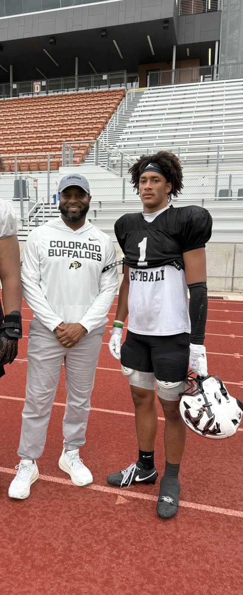 JaidenFields10's tweet image. #AGTG After a great conversation with @TheCoachFletch I am blessed to say I have received an offer from University of Colorado. @CUBuffsFootball @DeionSanders @CoachWalraven @CoachDSpence04 @Coach_Cruz1 @HuttoHS_Fball @samspiegs @dctf @Rivals @On3 @CodyBellaire @Coach_ro2
