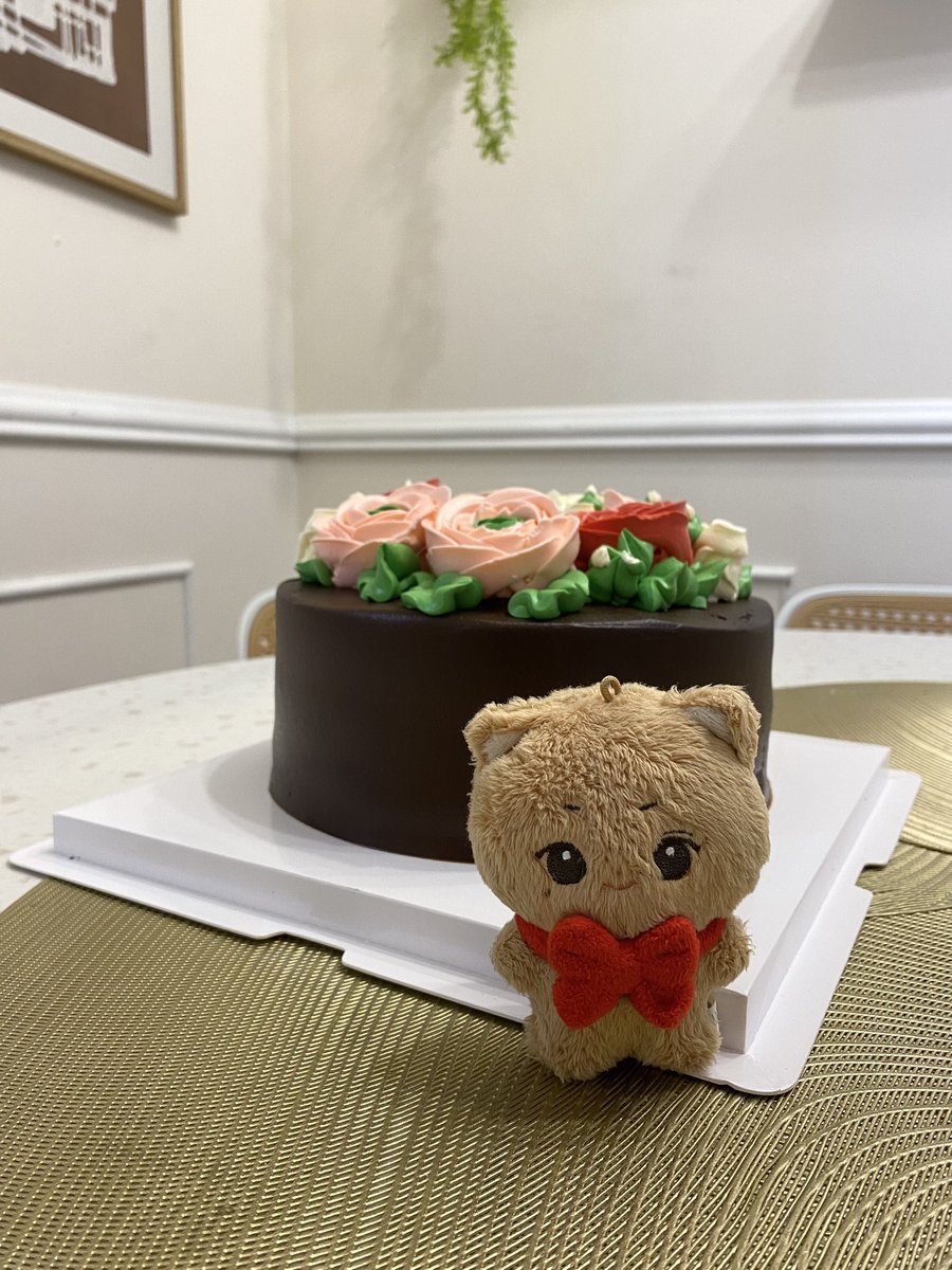 day__present's tweet photo. bought a cake just because :)

#주학년 #JUHAKNYEON https://t.co/WLlkYwU46g
