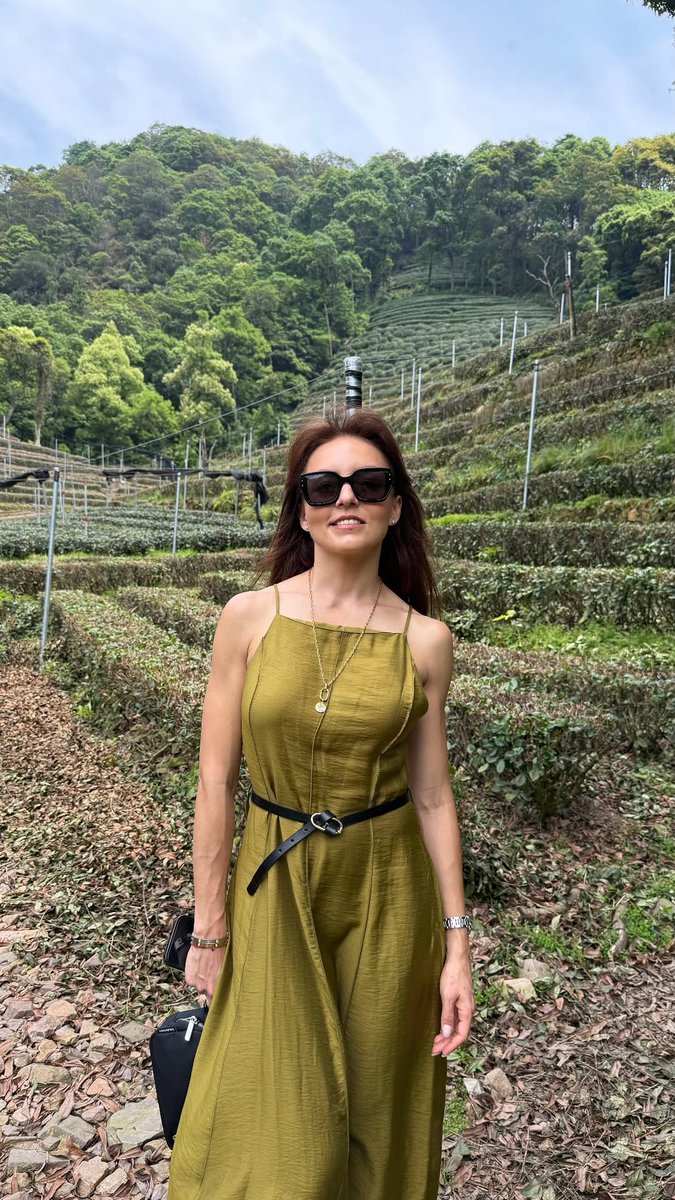 angeliqueboyerl's tweet photo. LINDOS! Angelique Boyer e Sebastián Rulli surgem em novas fotos curtindo férias na China. 💖 https://t.co/PuSI8svBTd