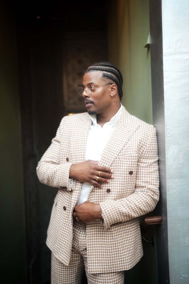 obioojones's tweet photo. Brought the braids back for the wedding weekend. https://t.co/NrUmQXsFFO