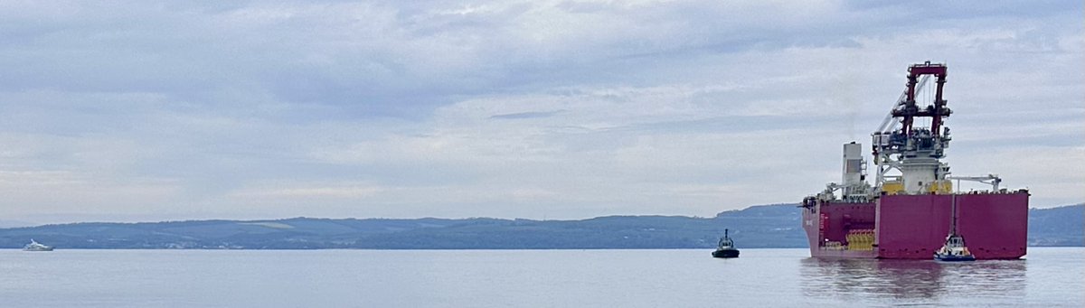theSpurtle's tweet photo. WORLDS APART AND ALL AT SEA.—Two very different kinds of Forth shipping this morning:  https://t.co/spRZfZRtCO
#Edinburgh #hyperlocal #news #shipping https://t.co/RTQaXzZKHo