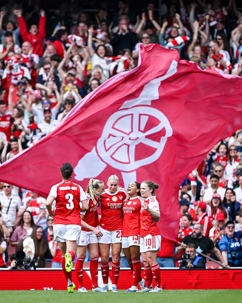 Defending champs Arsenal come back to beat Lyon 2-1 at home in the first leg of the #UWCL semifinal 🔴🌟