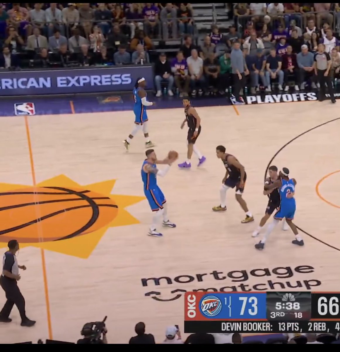 Fitzmagic12's tweet photo. @Three_Cone Loved this pass from iHart. Lotta bigs would take 6+ seconds waiting for the safe pass, he gives Shai an easy advantage with the entry. https://t.co/u1kHBF7oyi