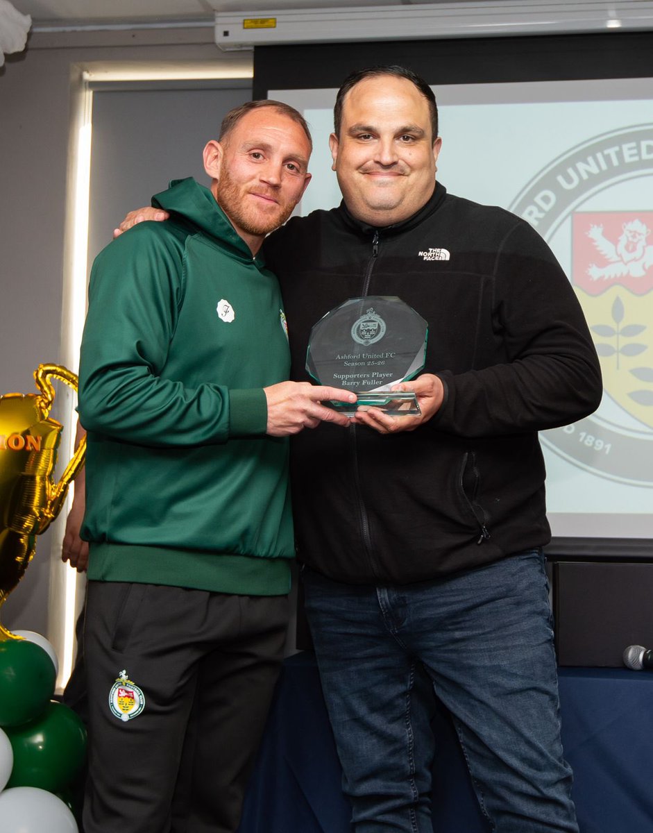 AshfordUnitedFC's tweet photo. DOUBLE WINNER! 🏆🏆

Massive congratulations to Barry Fuller on being named both Supporter’s Player of the Year and Player’s Player of the Year.

Fully deserved, Barry! 💚👊🏼

#AUFC #COYNAB 🟢⚪️ https://t.co/mFv8PbEW2J