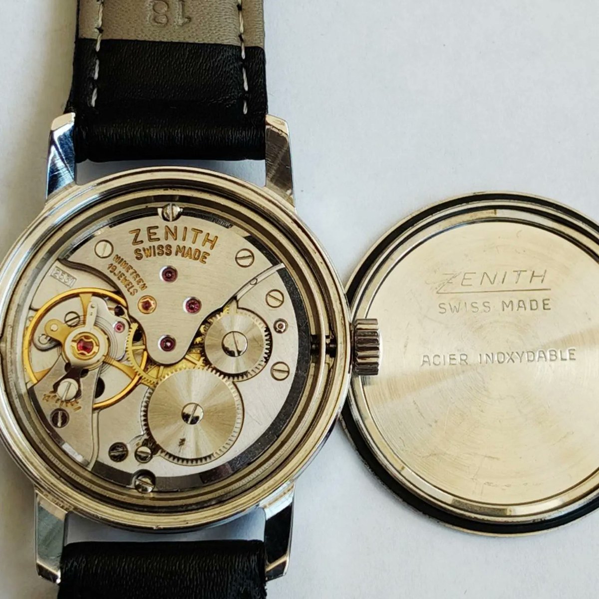 AlexanderF3266's tweet photo. Swiss watch Zenith made in 1960s.

Mechanical watch with movement caliber 2531.

All parts are original.

The watch is in very good working and visual condition - see the photos.

Case: stainless steel;

lug to lug 42mm;

width with crown 38mm

Comes with a new leather strap. https://t.co/z3H6DYRP41