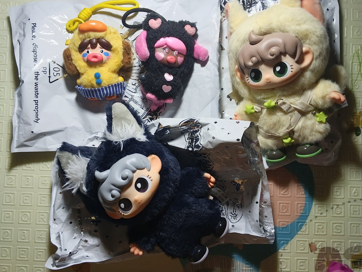 kikyki189's tweet photo. want to sale blindbox 
Una baby, ugly, Stitch 
aku jual karena udah ga muat + masih mulus ga pernah di pake keluar.
#blindbox #unababy #ugly #stitch #official https://t.co/qjyTsLga2N