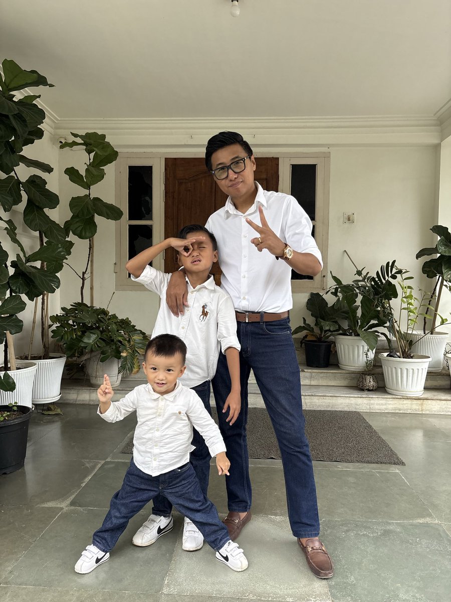 peseyie's tweet photo. Trinning (?) with the boys!

#Lucas #Chavi https://t.co/pRyybPOCHX