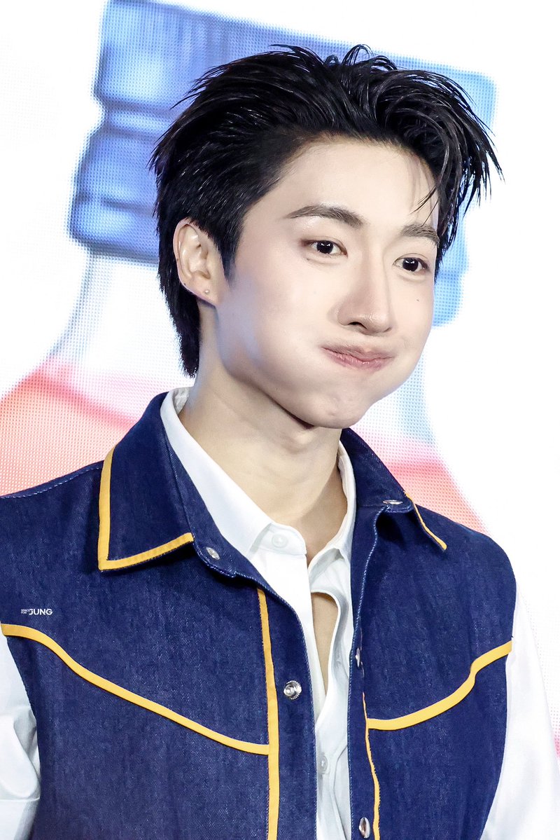 หน้าเหมือนฟิลเตอร์มากกกกกก 😬

#JUNG_PERSES  
#PERSES #PERSES_TH 
#ไฮ่xPerses