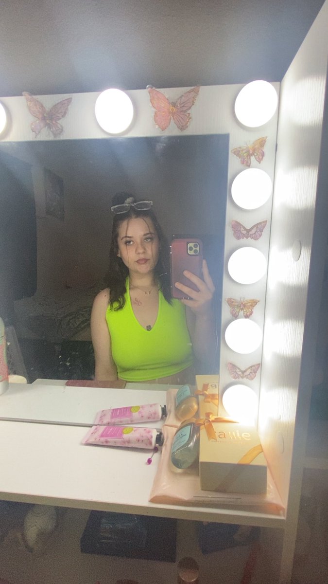 thelovergirl200's tweet image. mirror mirror on the wall ;) #explore #fyp #like #fypviral