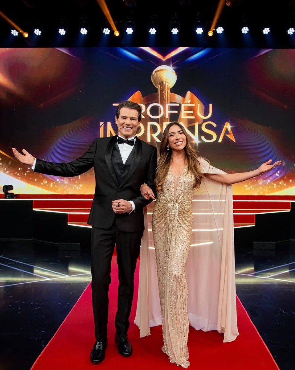 brasilscenes's tweet photo. ✨ Dia de #TroféuImprensa! E é edição de colecionador, hein? Simplesmente Ana Maria Braga, Luciano Huck e William Bonner estarão entre os convidados que receberão as estatuetas.

O comando será da dupla Patrícia Abravanel e Celso Portiolli e a edição iniciará às 19h15. https://t.co/VumuS9uZrL